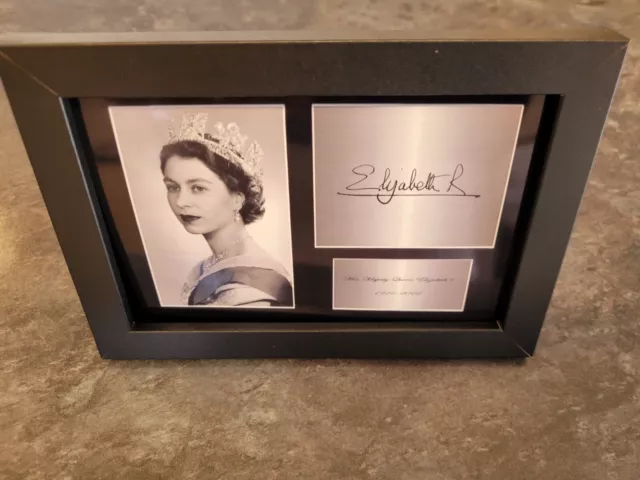 Her Majesty Queen Elizabeth Ii Signed 6 X 4 Framed Photo Print 5 Charity