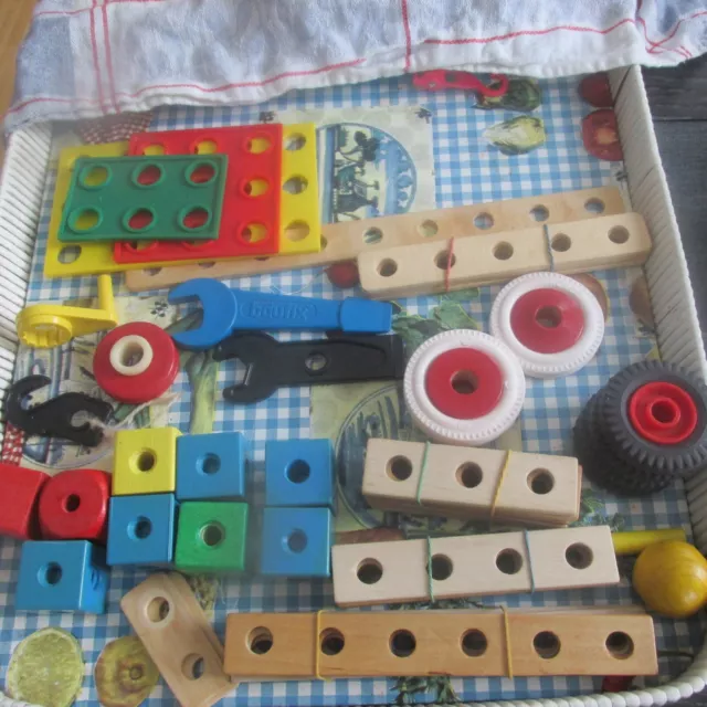 Baufix Konstruktionsspielzeug aus Holz  und Kunststoff,  ca. 85 Teile