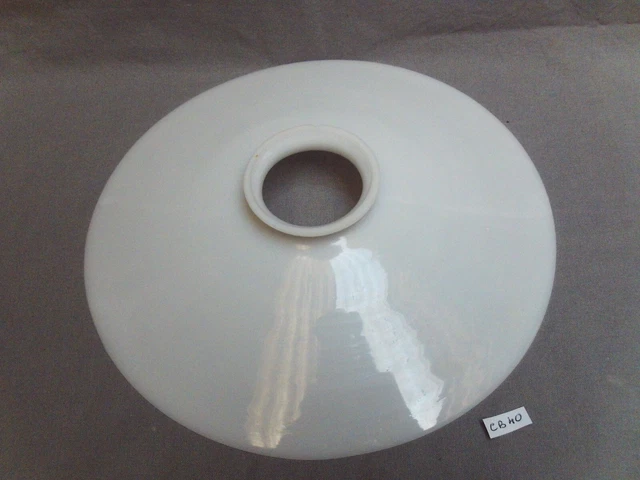 petit abat jour ancien en opaline blanche , Ø 21,7 cm, à collerette (CB40)