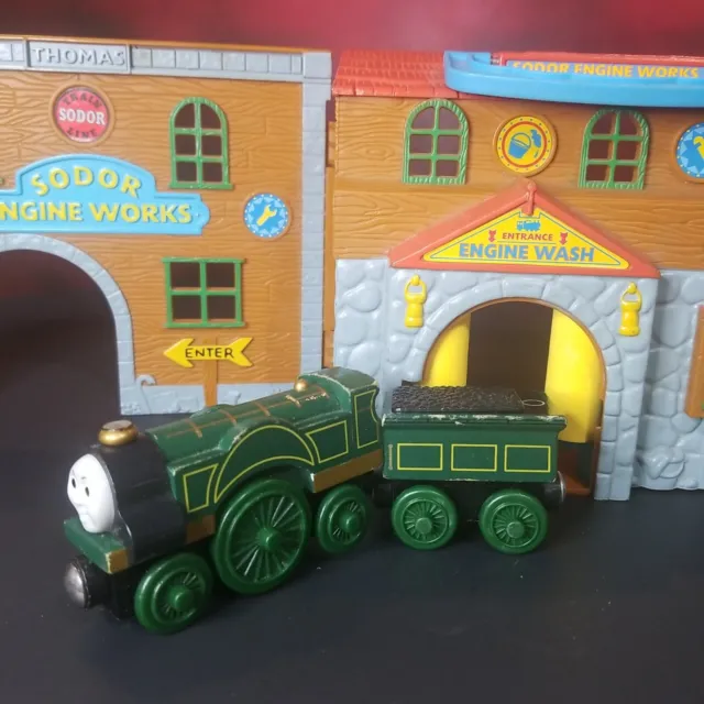 Thomas & Friends Trackmaster EMILY Motorized Train Engine And Tender TOMY 2004