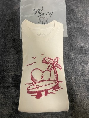 BAD BUNNY WORLDS Hottest Tour 2022 Official Merch Shirt Un Verano Sin Ti SMALL $171.68 - PicClick AU