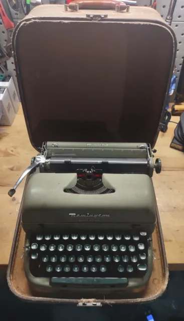 Remington Quiet Riter Typewriter Vintage Typing Miracle Tab with Case