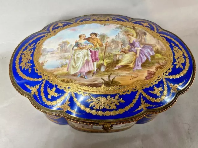 Large 19th Century Sévres Porcelain Box with Gallant Scene