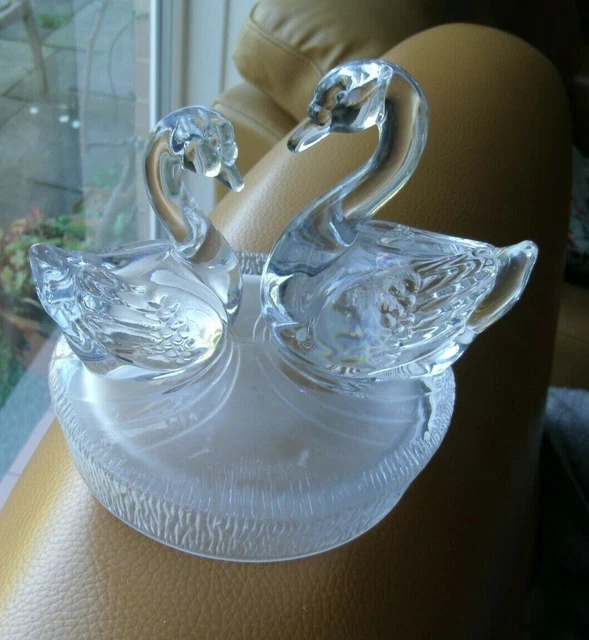 Vintage Italian Rcr Royal Crystal Rock Swan Pair Figurine