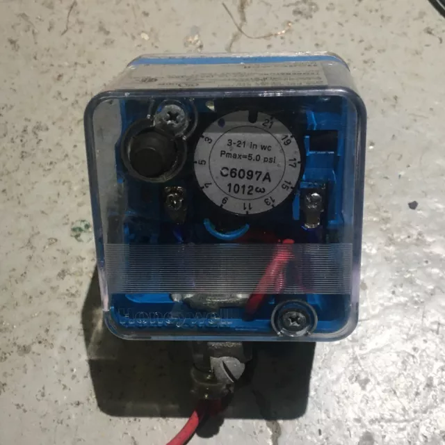 FREE SHIPPING Honeywell C6097A 1012 Gas Pressure Switch Manual Reset M2