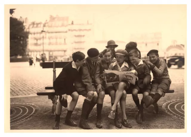 France, Neuilly sur Seine, enfants et le journal "le Sourire" Vintage silver pri