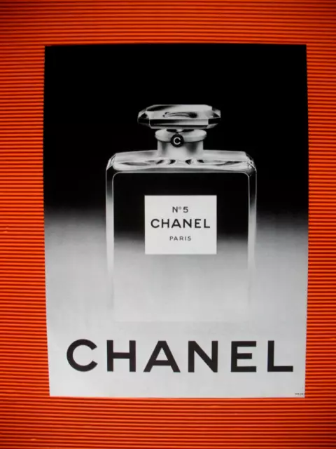 Chanel Press Advertisement N° 5 Perfume French Ad 1966