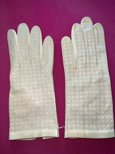 Paire de gants vintage  en cuir blanc cassé et travaillés taille 7