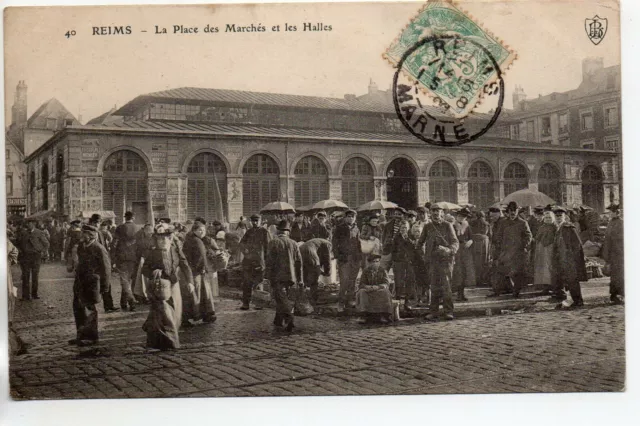 REIMS - Marne - CPA 51 - Théme Marché - la place des Marchés et les Halles