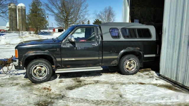 PARTING OUT 1988 Dodge Dakota 4x4 V-6 3.9L Auto - LOTS OF GOOD PARTS - 1 LUG NUT