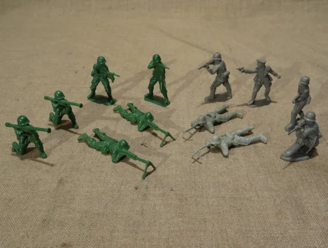 Lot 12 figurines  petits soldats plastique Américains Allemands 39 45  WW2