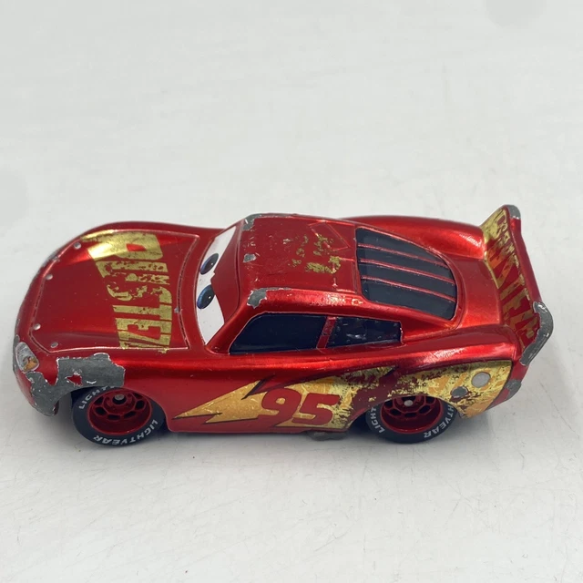 DISNEY PIXAR CARS RUSTEZE RACE CENTRE LIGHTNING MCQUEEN 1:55 Diecast ...
