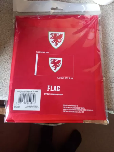 FA Wales Crest Flag Official Merchandise Football Gift Idea Cymru Core Dragon