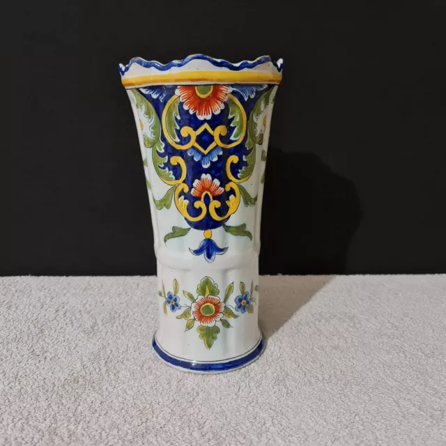 Ancien grand vase en faïence de Desvres à décor de fleurs - XIXe