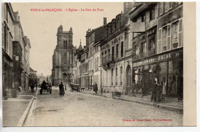 VITRY LE FRANCOIS - Marne - CPA 51 - Rue du pont - Magasin " au grand Bazar "