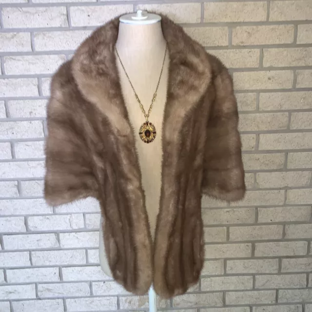 Vintage Silk’s Philadelphia Woman’s Dark Brown Real Natural Mink Stole One Size Vintage Silk’s Philadelphia Woman’s Dark Brown Real Natural Mink Stole One Size