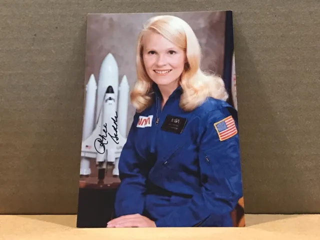 MARGARET RHEA SEDDON Hand Signed Autograph 4x6 Photo - FEMALE ASTRONAUT NASA