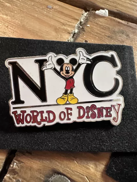 WOD NYC 2004 World Of Disney New York City Store LOGO WITH MICKEY MOUSE Pin