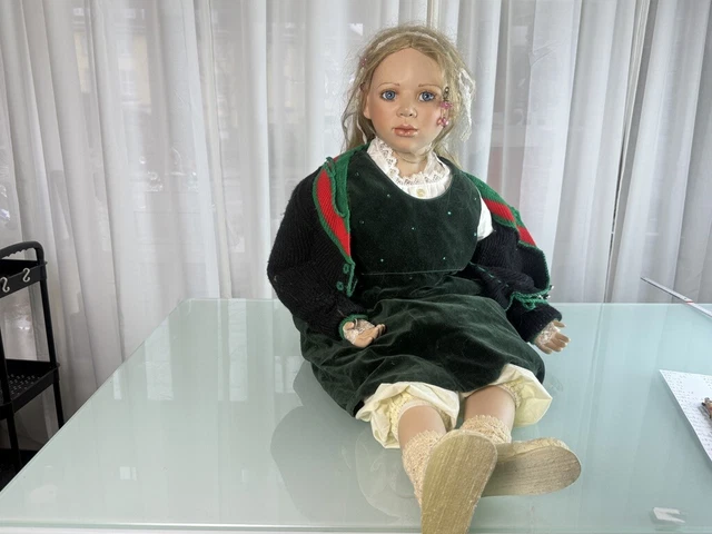 POUPÉE D'ARTISTE CHRISTINE Orange En Porcelaine 93 CM. État Impeccable