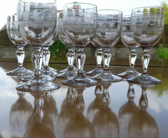 Très belle Série De 12 Verres A Liqueur anciens Soufflés Gravé Portieux