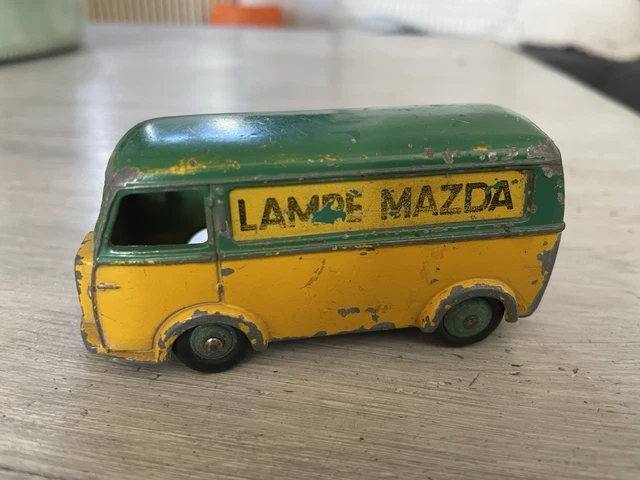 Dinky Toys 1/43 - Fourgon Peugeot D3A Publicitaire Lampe Mazda (zamak, 1960)