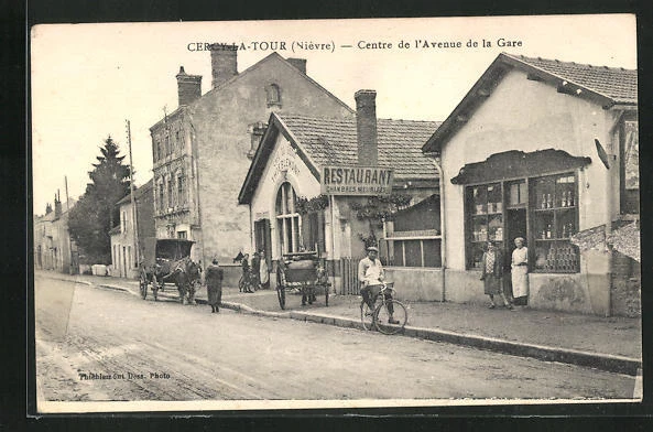 CPA Cercy-la-Tour, Centre de l´Avenue de la Gare