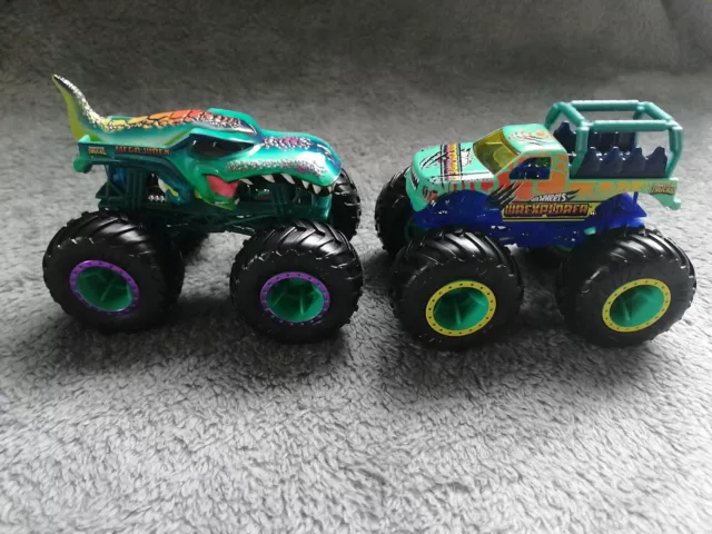 Diecast 164  Truck Demo Doubles - Motosaurus vs Mega Wrex