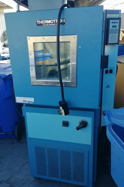 Thermotron S-4 Environmental Chamber (*) Thermotron S-4 Environmental Chamber (*)