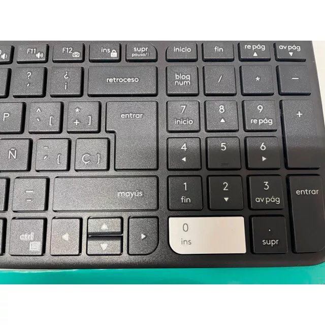 Logitech Wireless Slim Combo MK470 Teclado+Ratón Español Usado *Tecla blanca*