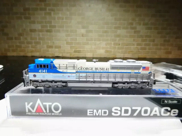 KATO  176-8411 Union Pacific George Bush 41 Diesel Locomotive