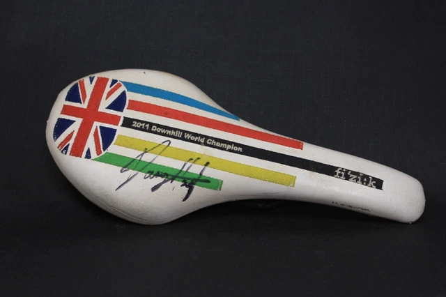 AUTOGRAPHED Fizik Tundra Danny hart 2011 Downhill world champion carbon seat DH AUTOGRAPHED Fizik Tundra Danny hart 2011 Downhill world champion carbon seat DH