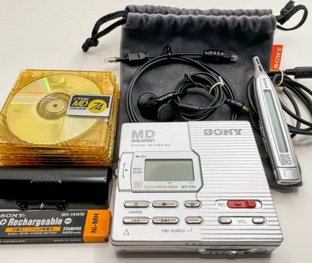 SONY MZ-R90 MD Mini Disc Walkman Silver A++TESTED. With 5 disks and accessories