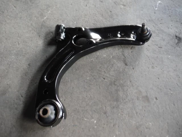 SUBARU Lucra 2011 Braccio di controllo inferiore anteriore destro 48068B2041 [usato] [PA01949735]