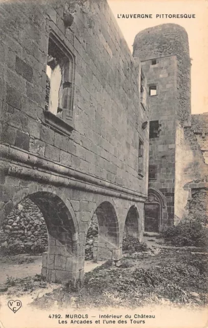 MUROLS - intérieur du château - les arcades et l'une des Tours