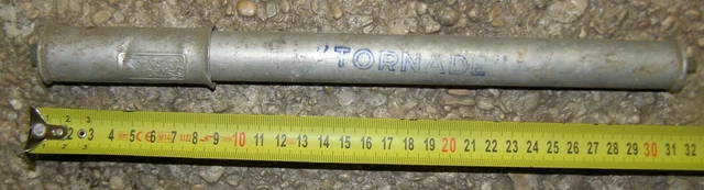 Ancienne Pompe à Vélo Tornade En Alu - 40cm - Made In France, Vintage Et Fonctionnelle