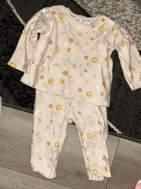 Baby girls Zara outfit 6-9 Months