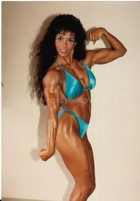 MUSCLE GIRL 80's 90's FOUND PHOTO Color VERY PRETTY WOMAN Original EN 18 4 L