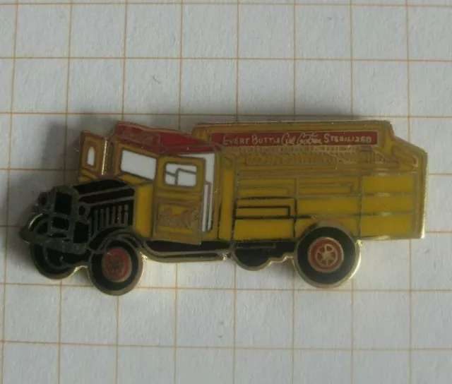 COCA-COLA /  OLDTIMER TRUCK ............... Auto Pin (102f)