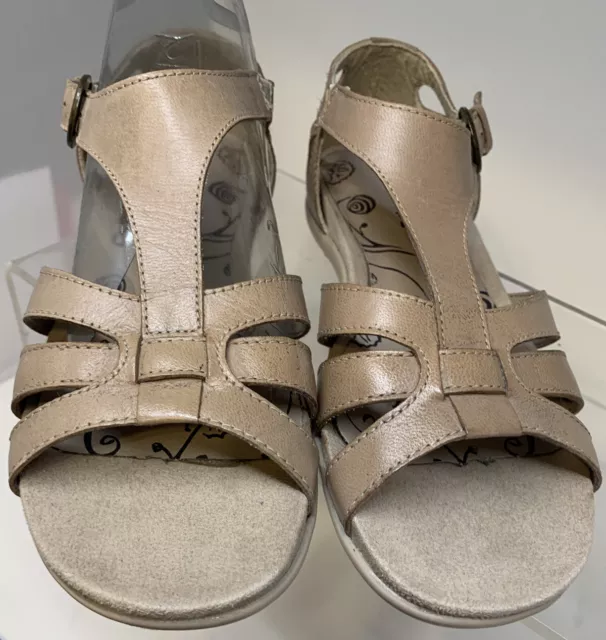 Bare Traps Roseau Stone Scrappy Buckle Up Sandals Womens Size 5.5 M