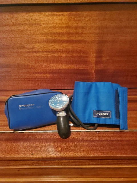 Vintage Propper MFG Co Inc Sphygmomanometer with Case ssc