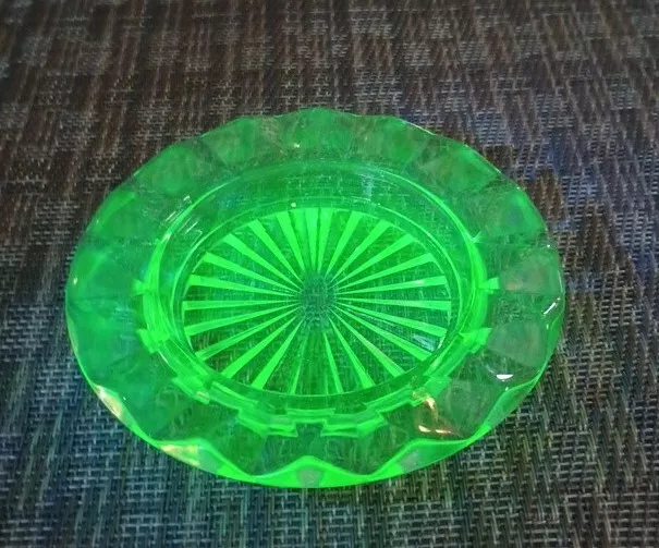 Vintage Glass Green Ashtray Anchor Hocking ~ Depression Glass? Mid Century?