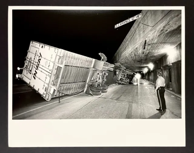 1989 Kansas City MO Independent Freightways Truck Bridge Wreck VTG Press Photo
