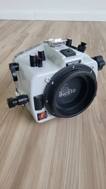 200DL Underwater Housing for Canon EOS R6 Mirrorless Digital Camera 200DL Underwater Housing for Canon EOS R6 Mirrorless Digital Camera