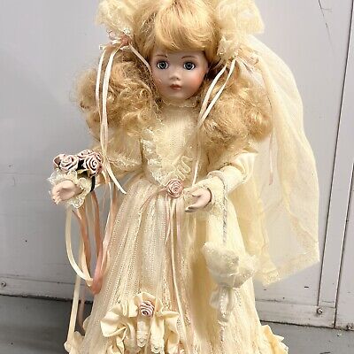 Hello Dolly porcelain doll Alanna 1989   18” Stand Vintage. Sc8e