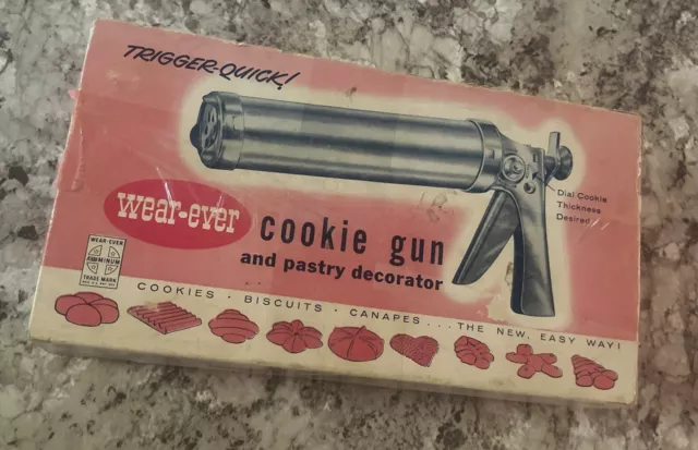 Vintage Wear-Ever Cookie Gun Press Pastry Decorator #3365 Original Box 1968 READ