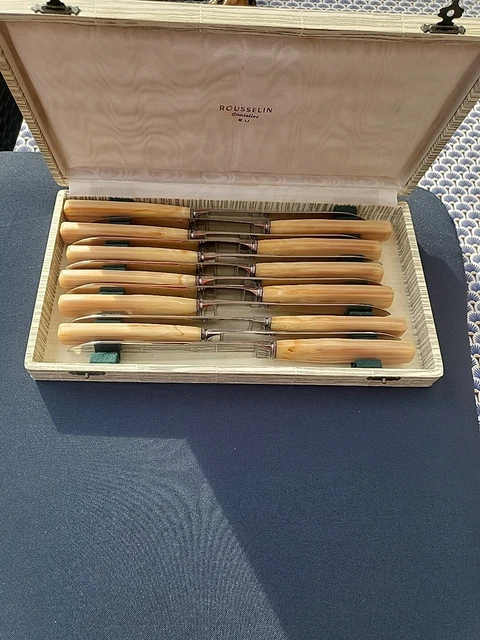 Coffret de 6 couteaux de table manche bakélite France début XXe