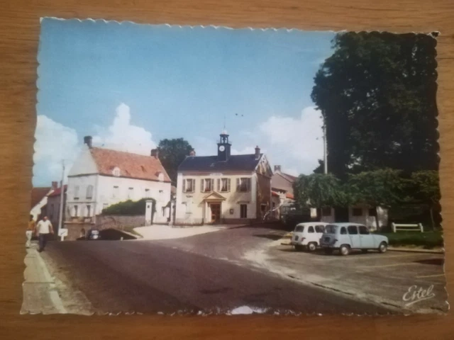 CPA Ancienne - Thoiry Yvelines Mairies - Automobile renault 4l 1972