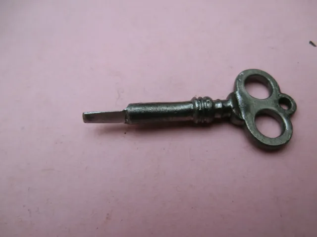 Llave antigua - hermosa llave triangular antigua - llave de elevación 2