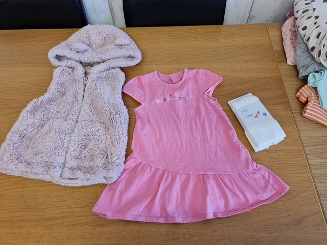 Bundle of lovely girl's clothes, age 2-3/3-4 yrs 37 Items & bundle of hair clips 6