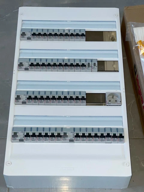 Armoire coffret tableau électrique legrand Monophasé  230 V   VALEUR  1500 €